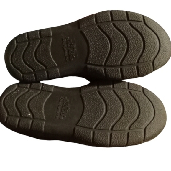 NWT Dearfoam Slippers Clog House Slippers Size Medium Men’s Black Slip On - Picture 2 of 3